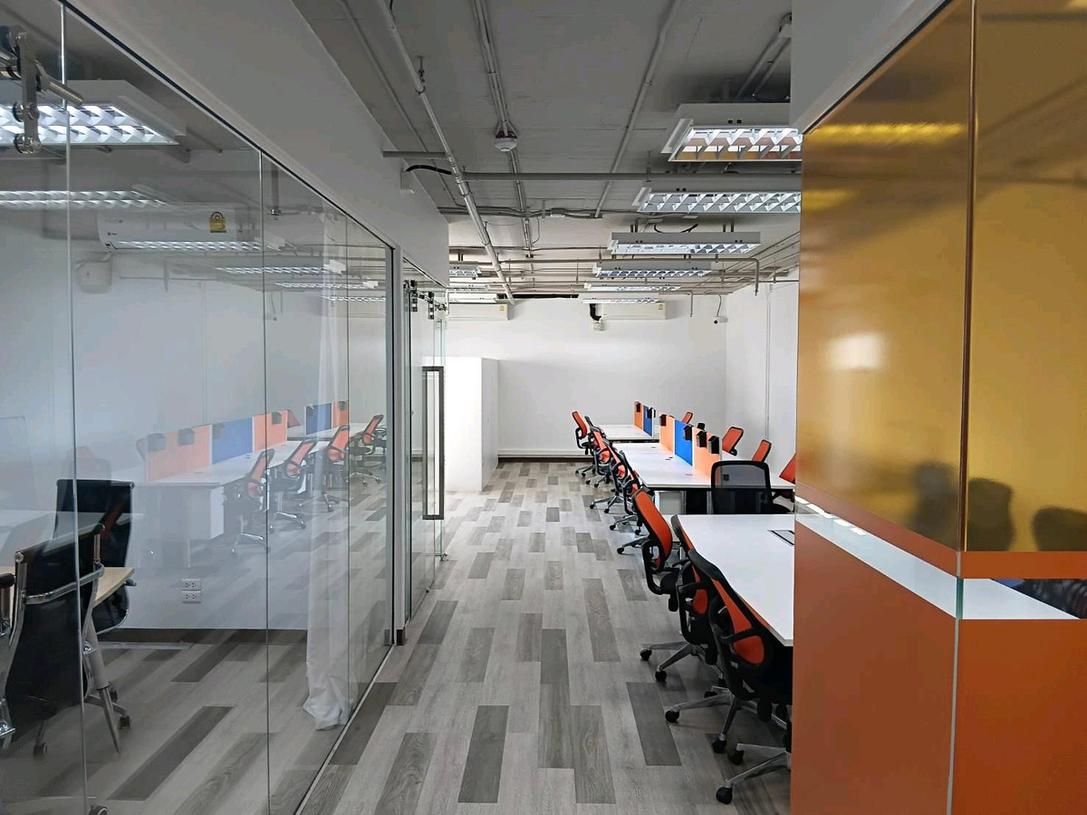 For RentOfficeSukhumvit, Asoke, Thonglor : Office for rent, The Trendy Office, size 101 sq m, fully furnished, ready to use, Sukhumvit 13, near BTS Nana.