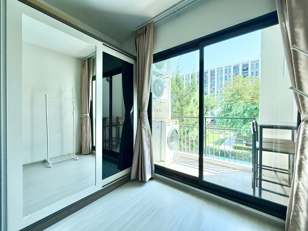 For SaleCondoRama9, Petchburi, RCA : Urgent sale📌 Good position, room in very new condition, pool view, shady, 1 bed Plus, price only 3,500,000 baht, call 0922462653 Donut