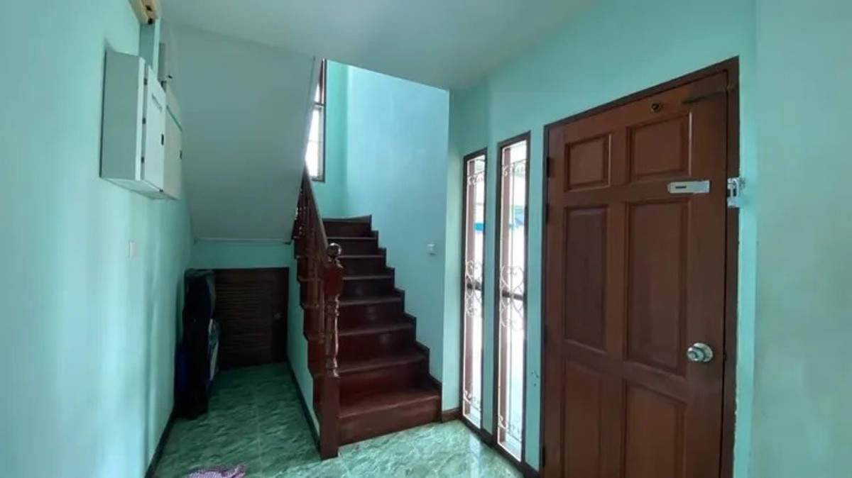For RentHousePattanakan, Srinakarin : For rent/sale 54 sq m, 4 bedrooms, 3 bathrooms, 6 parking spaces, 2-story detached house, Kheha Nakhon 3, Phatthanakan 50.