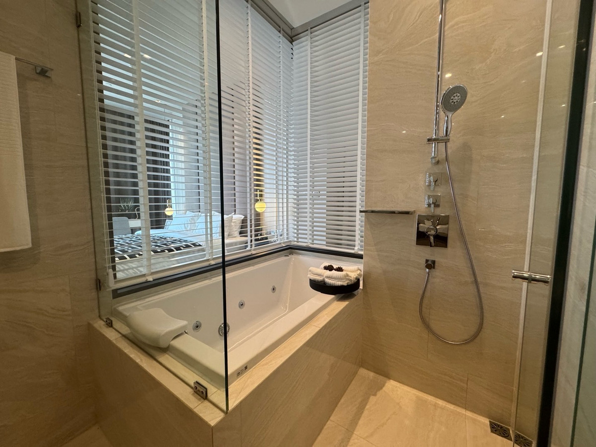 ขายคอนโดสีลม ศาลาแดง บางรัก : ขายห้อง ชั้นสูง พร้อมเฟอร์ ตามรูป Ashton Silom ราคา 11.17 ล้านบาท ติดต่อ 0869017364