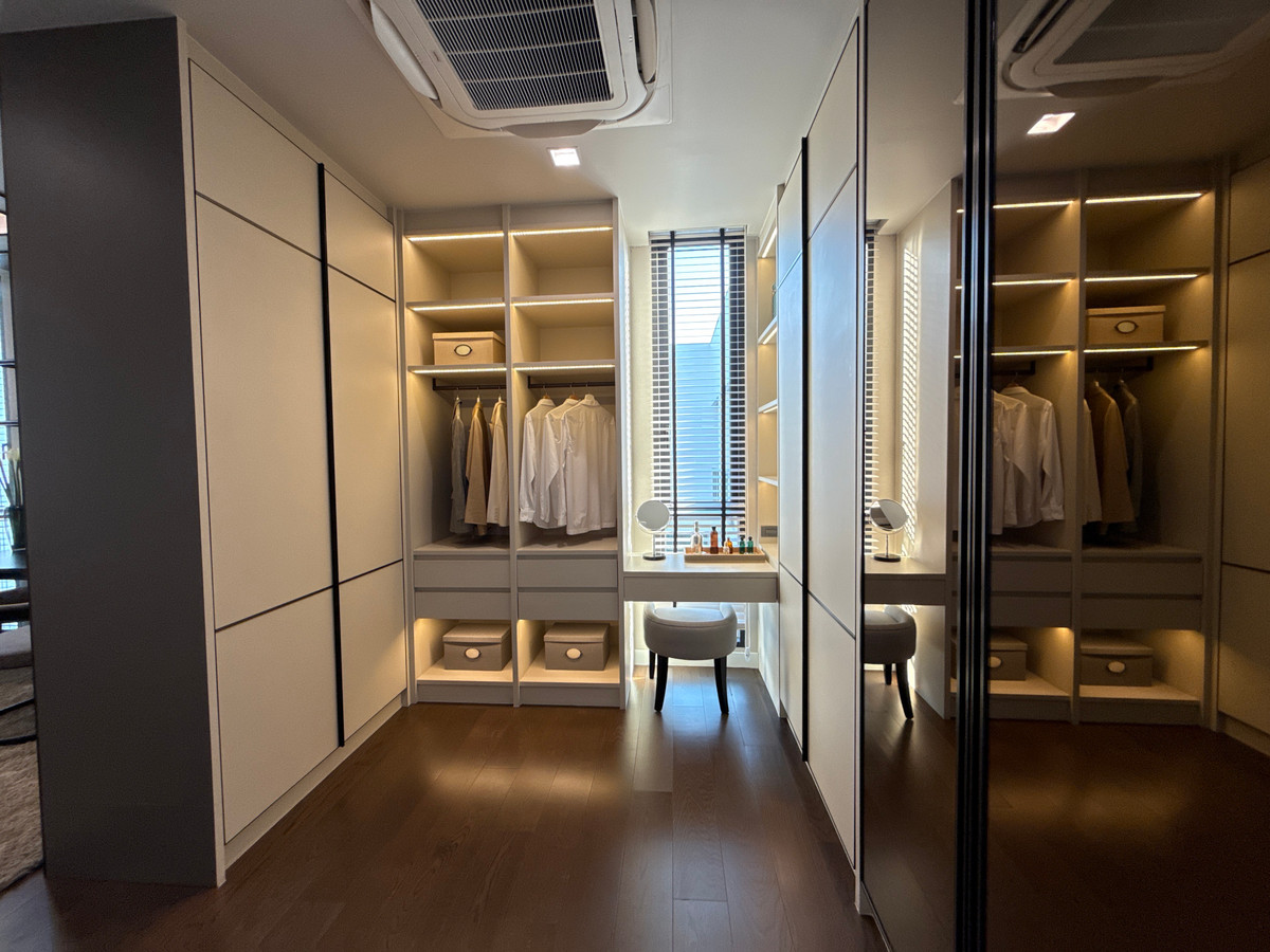 For SaleHouseLadkrabang, Suwannaphum Airport : THE ONE Signature Bangna–Rama 9 Trenda – Luxury 3-Storey Detached Pool Villa in Bangna–Rama 9 Please call: 082-894-4624