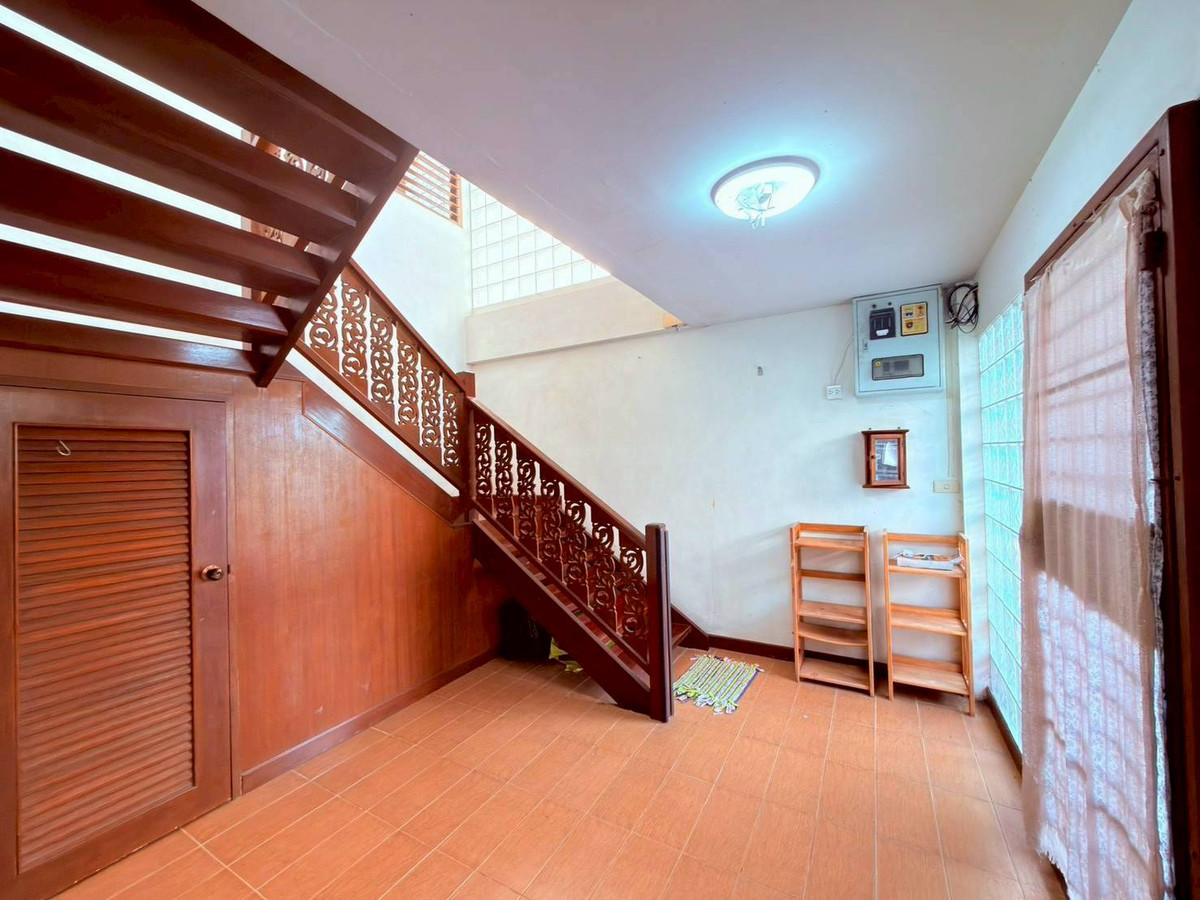 For SaleHouseSukhumvit, Asoke, Thonglor : Single house for sale, 49 sq m., Sukhumvit Soi 49/14, Khlong Tan Nuea Subdistrict, Watthana District, Bangkok, price 15,000,000 baht.