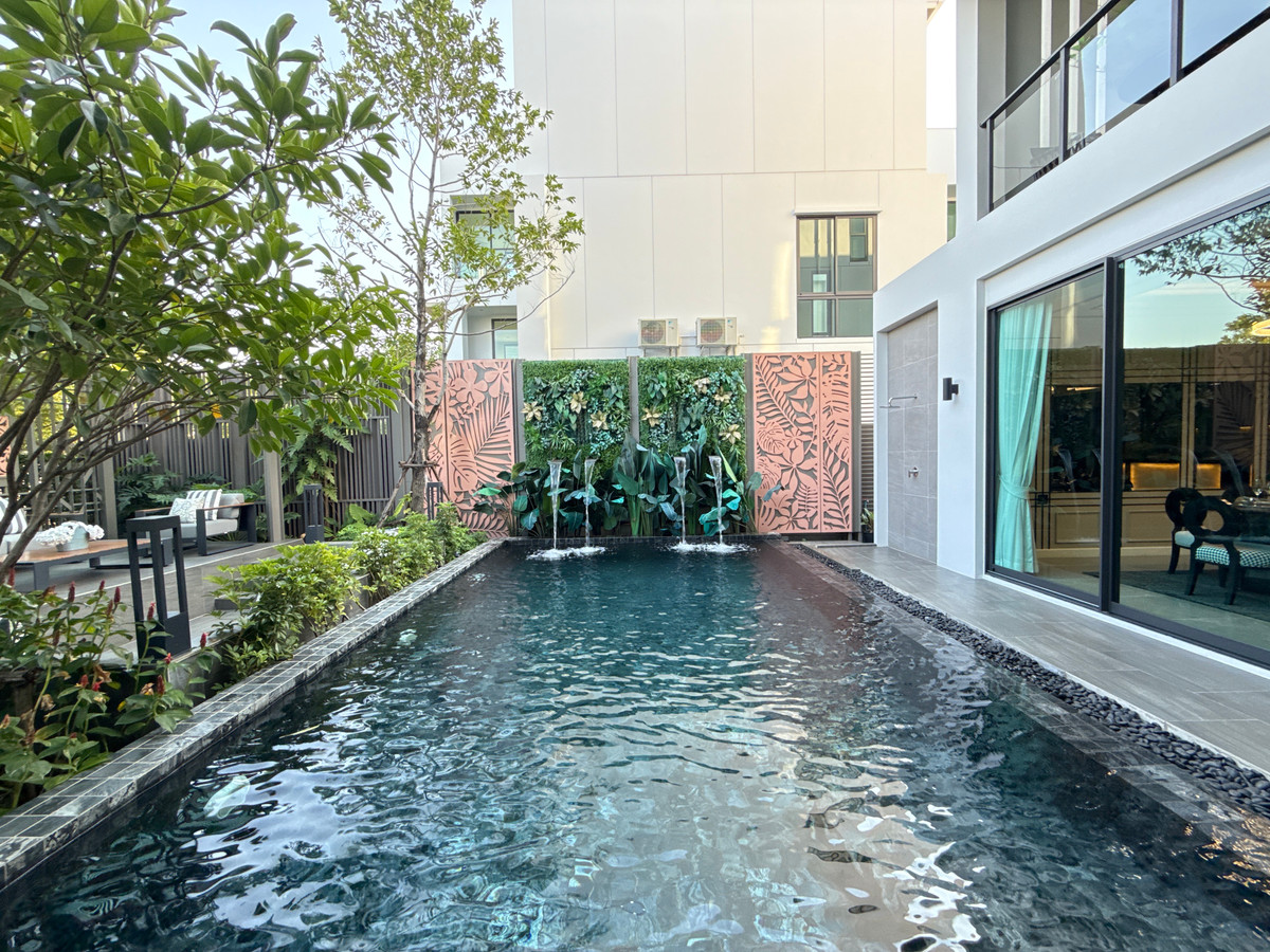 For SaleHouseLadkrabang, Suwannaphum Airport : THE ONE Signature Bangna–Rama 9 Trenda – Luxury 3-Storey Detached Pool Villa in Bangna–Rama 9 Please call: 082-894-4624