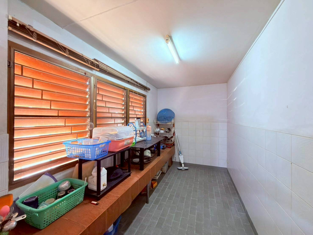 For SaleHouseSukhumvit, Asoke, Thonglor : Single house for sale, 49 sq m., Sukhumvit Soi 49/14, Khlong Tan Nuea Subdistrict, Watthana District, Bangkok, price 15,000,000 baht.