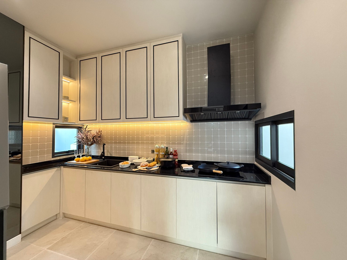 For SaleHouseLadkrabang, Suwannaphum Airport : THE ONE Signature Bangna–Rama 9 Venti – Spacious 3-Storey Detached House in Bangna–Rama 9 Please call: 082-894-4624