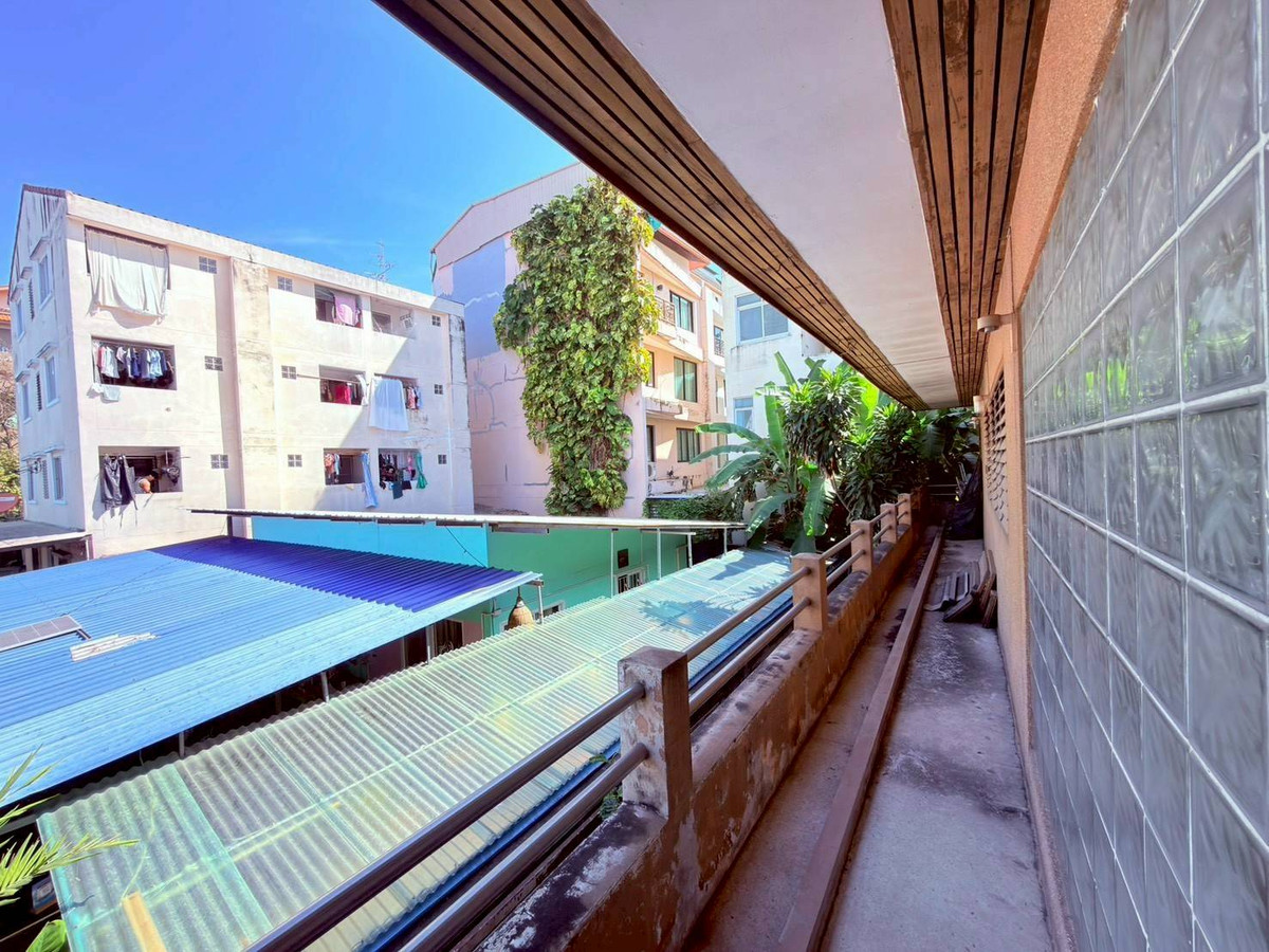 For SaleHouseSukhumvit, Asoke, Thonglor : Single house for sale, 49 sq m., Sukhumvit Soi 49/14, Khlong Tan Nuea Subdistrict, Watthana District, Bangkok, price 15,000,000 baht.