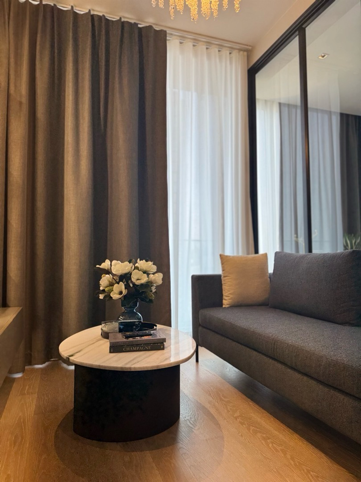 ขายคอนโดสีลม ศาลาแดง บางรัก : ขายห้อง ชั้นสูง พร้อมเฟอร์ ตามรูป Ashton Silom ราคา 11.17 ล้านบาท ติดต่อ 0869017364