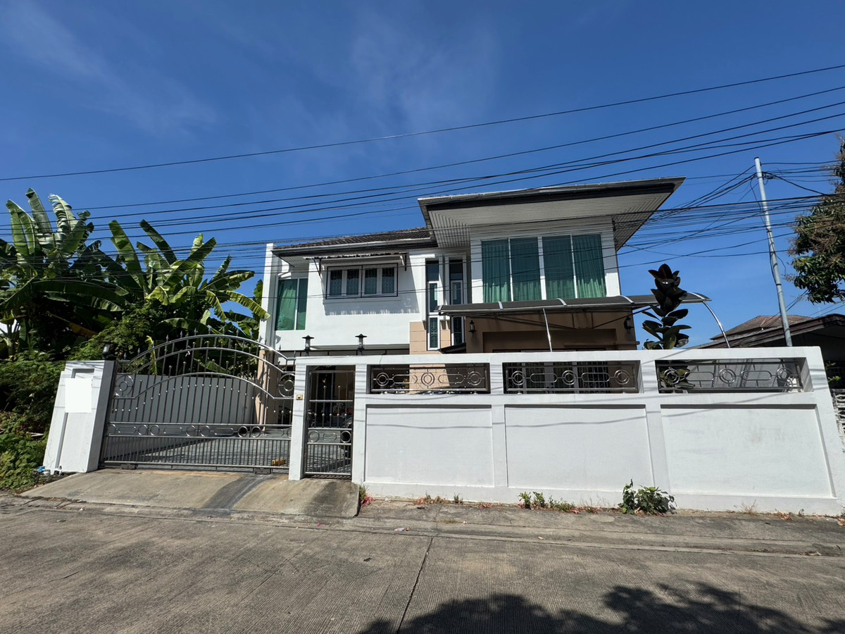 For RentHousePattanakan, Srinakarin : For rent/sale 54 sq m, 4 bedrooms, 3 bathrooms, 6 parking spaces, 2-story detached house, Kheha Nakhon 3, Phatthanakan 50.