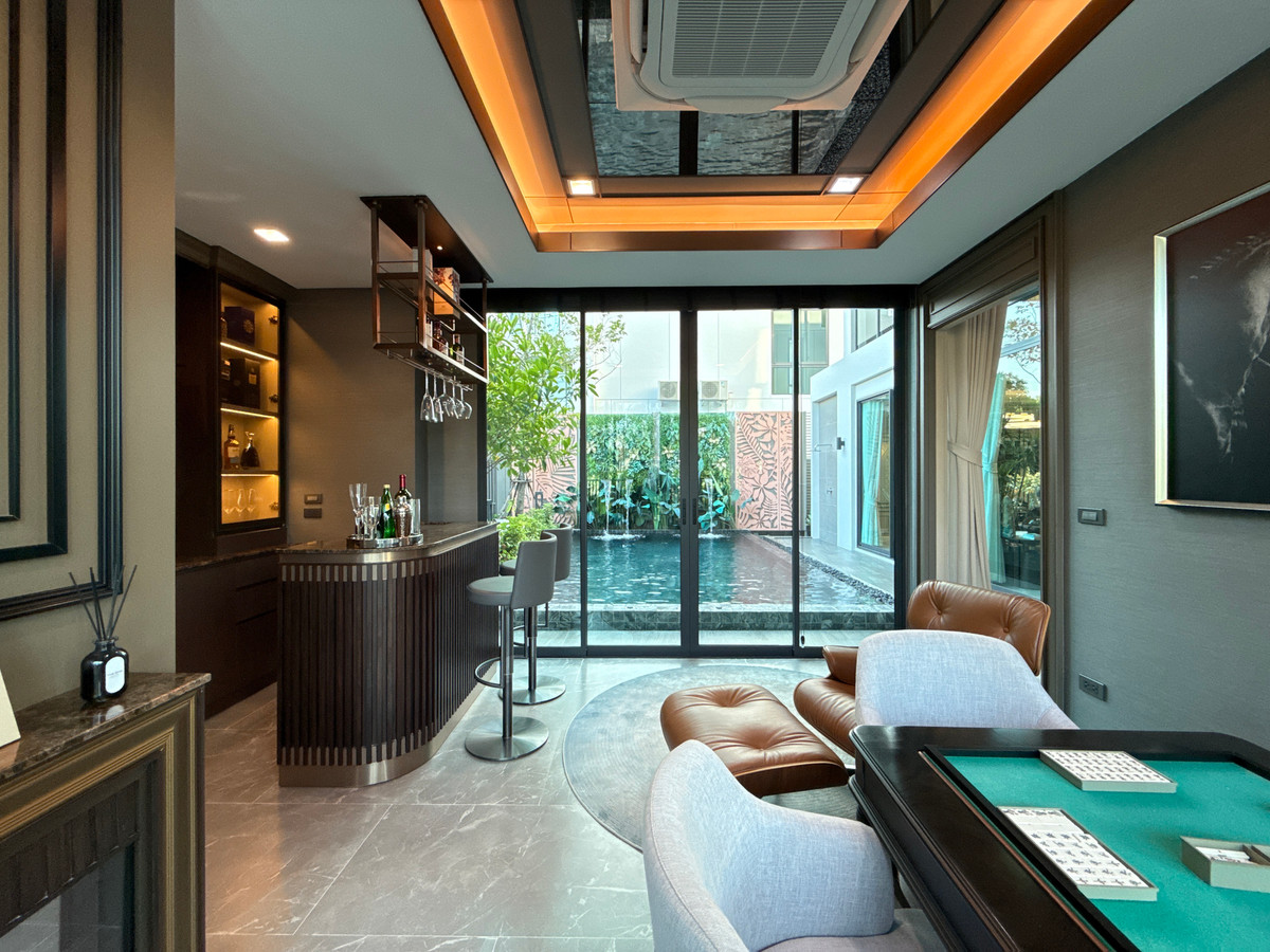 For SaleHouseLadkrabang, Suwannaphum Airport : THE ONE Signature Bangna–Rama 9 Trenda – Luxury 3-Storey Detached Pool Villa in Bangna–Rama 9 Please call: 082-894-4624