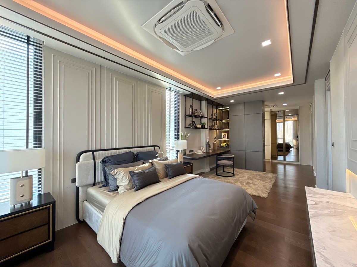 For SaleHouseLadkrabang, Suwannaphum Airport : THE ONE Signature Bangna–Rama 9 Trenda – Luxury 3-Storey Detached Pool Villa in Bangna–Rama 9 Please call: 082-894-4624