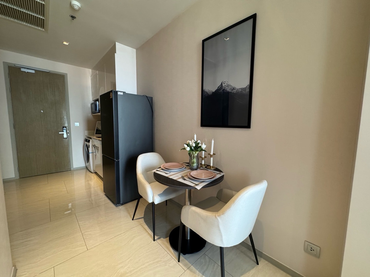 ขายคอนโดสีลม ศาลาแดง บางรัก : Hot Deal ราคาพิเศษ 1 ห้องนอน ขนาดใหญ่ Ashton Silom ราคา 9.33 ล้านบาท พร้อมเฟอร์ ติดต่อ 0869017364