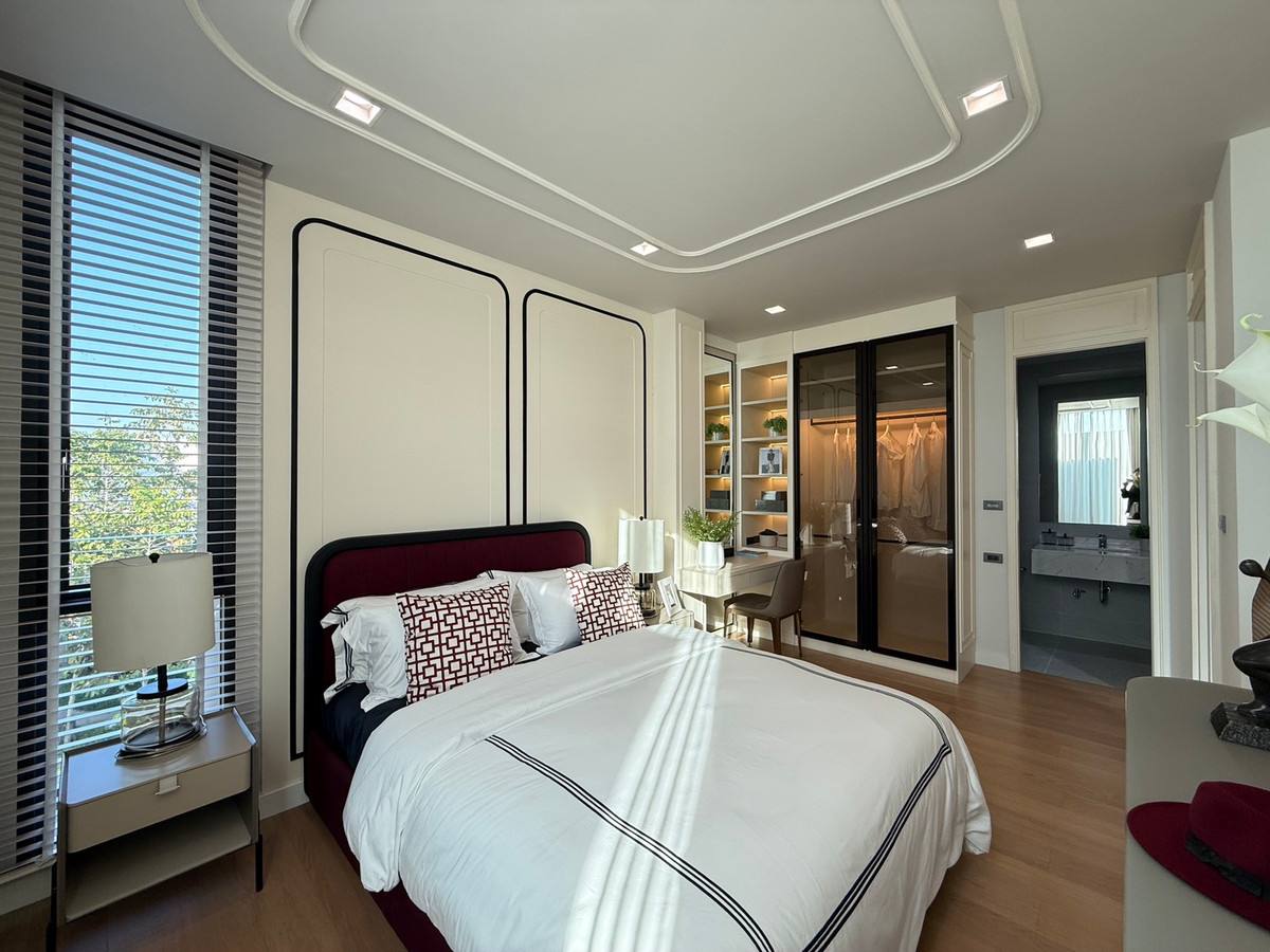 For SaleHouseLadkrabang, Suwannaphum Airport : THE ONE Signature Bangna–Rama 9 Venti – Spacious 3-Storey Detached House in Bangna–Rama 9 Please call: 082-894-4624