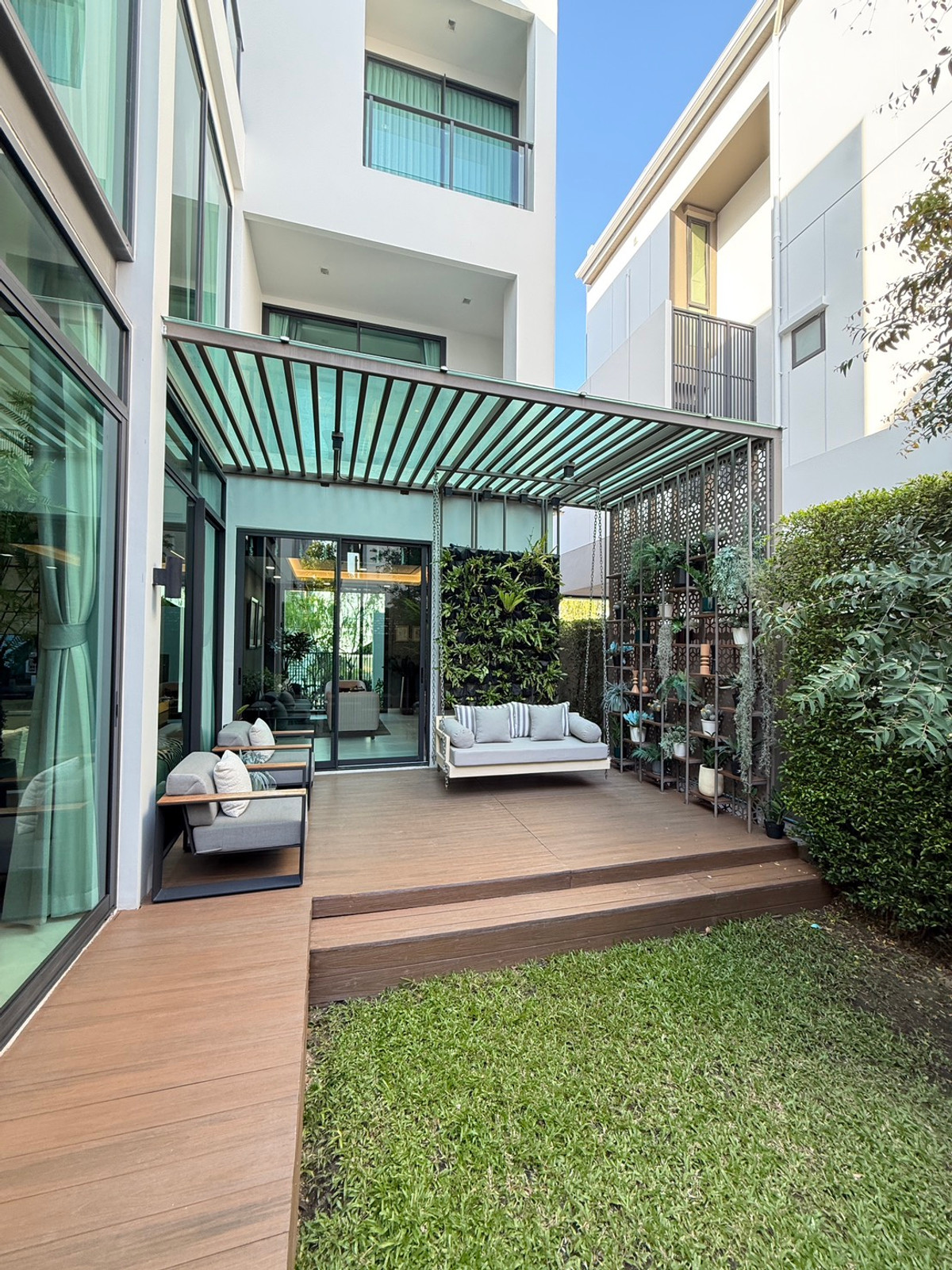 For SaleHouseLadkrabang, Suwannaphum Airport : THE ONE Signature Bangna–Rama 9 Venti – Spacious 3-Storey Detached House in Bangna–Rama 9 Please call: 082-894-4624