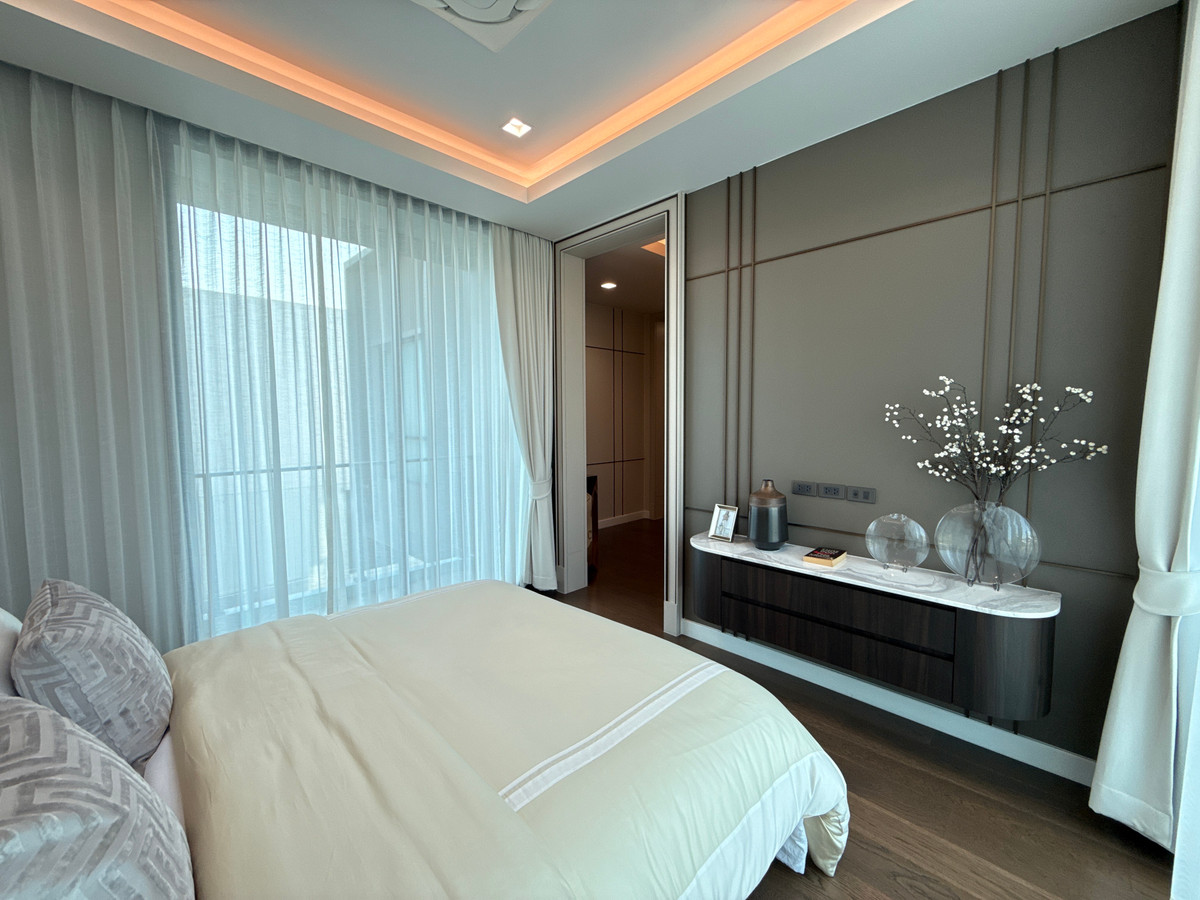 For SaleHouseLadkrabang, Suwannaphum Airport : THE ONE Signature Bangna–Rama 9 Trenda – Luxury 3-Storey Detached Pool Villa in Bangna–Rama 9 Please call: 082-894-4624