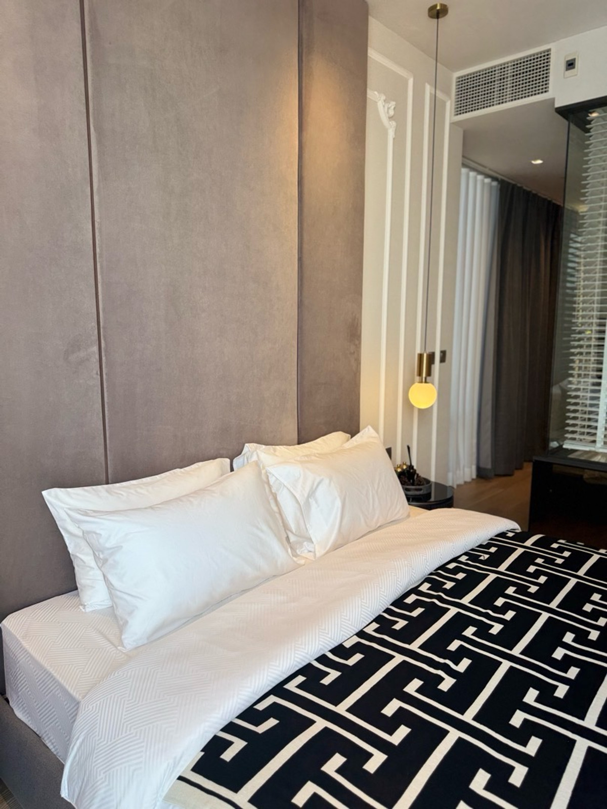 ขายคอนโดสีลม ศาลาแดง บางรัก : ขายห้อง ชั้นสูง พร้อมเฟอร์ ตามรูป Ashton Silom ราคา 11.17 ล้านบาท ติดต่อ 0869017364