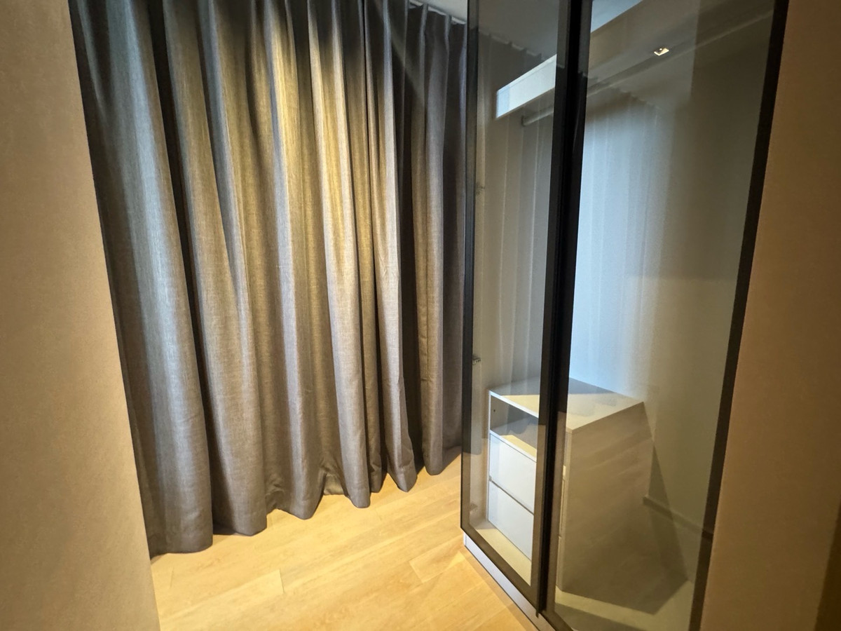 ขายคอนโดสีลม ศาลาแดง บางรัก : Hot Deal ราคาพิเศษ 1 ห้องนอน ขนาดใหญ่ Ashton Silom ราคา 9.33 ล้านบาท พร้อมเฟอร์ ติดต่อ 0869017364