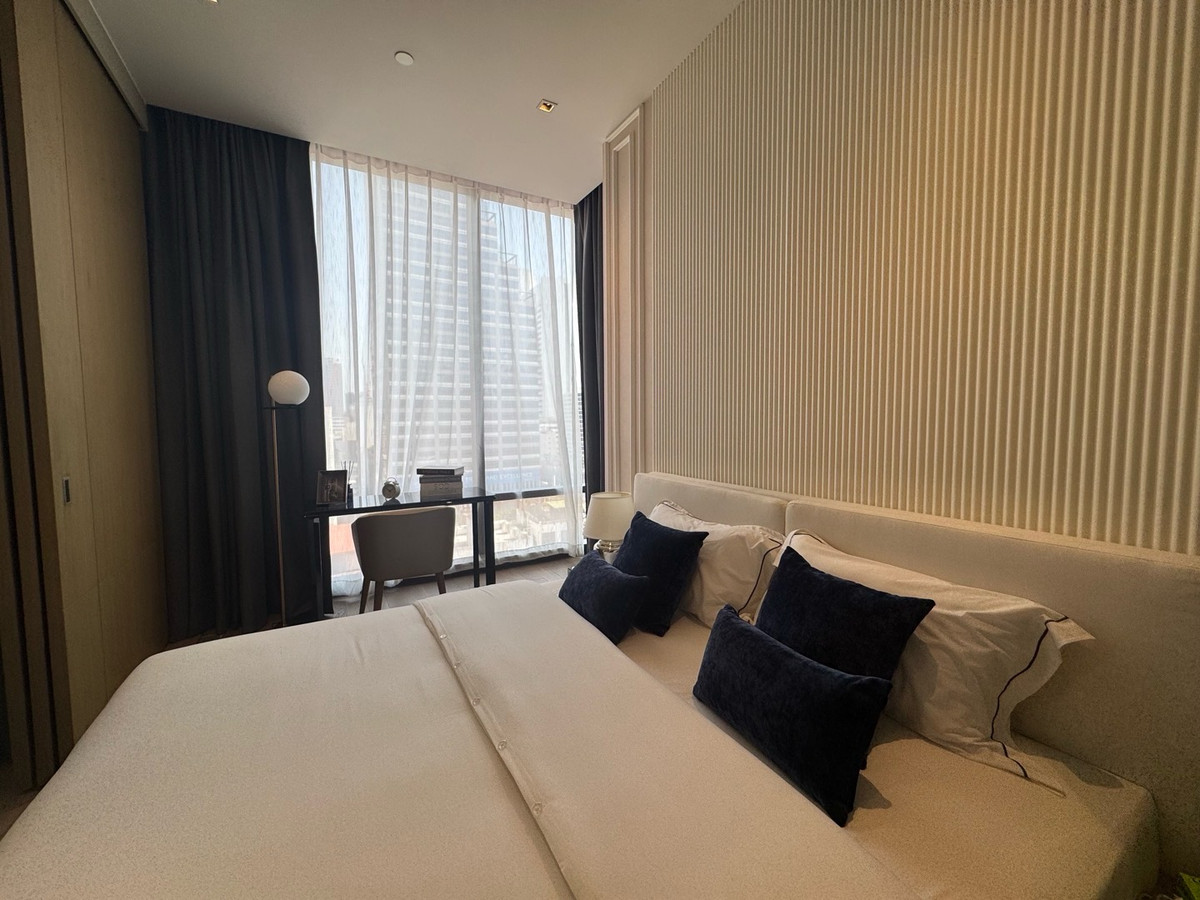 ขายคอนโดสีลม ศาลาแดง บางรัก : Hot Deal ราคาพิเศษ 1 ห้องนอน ขนาดใหญ่ Ashton Silom ราคา 9.33 ล้านบาท พร้อมเฟอร์ ติดต่อ 0869017364