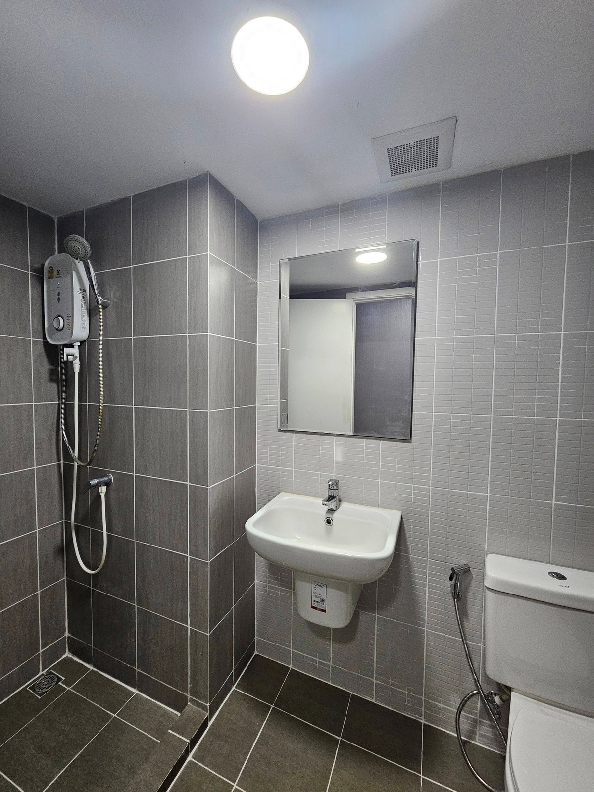 For RentCondoSamut Prakan,Samrong : For Rent 🔥 Kensington Sukhumvit - Theparak 🔥 Fully furnished with appliances. Near MRT Thipawan.