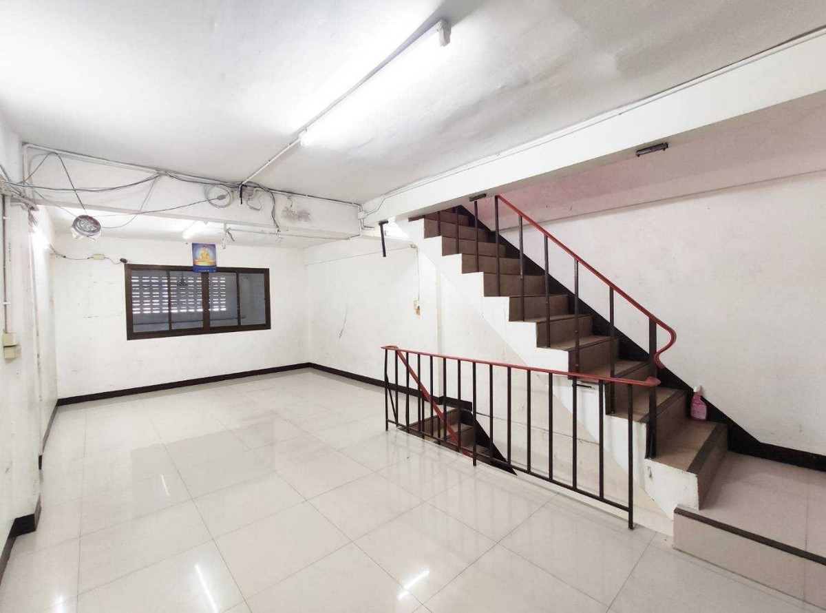 For SaleShop HouseBang kae, Phetkasem : Building for sale, commercial building, 3 and a half floors, Soi Phetkasem 48, Intersection 45, area 16 sq m, to fill the area of ​​Bangkok, Phasi Charoen.