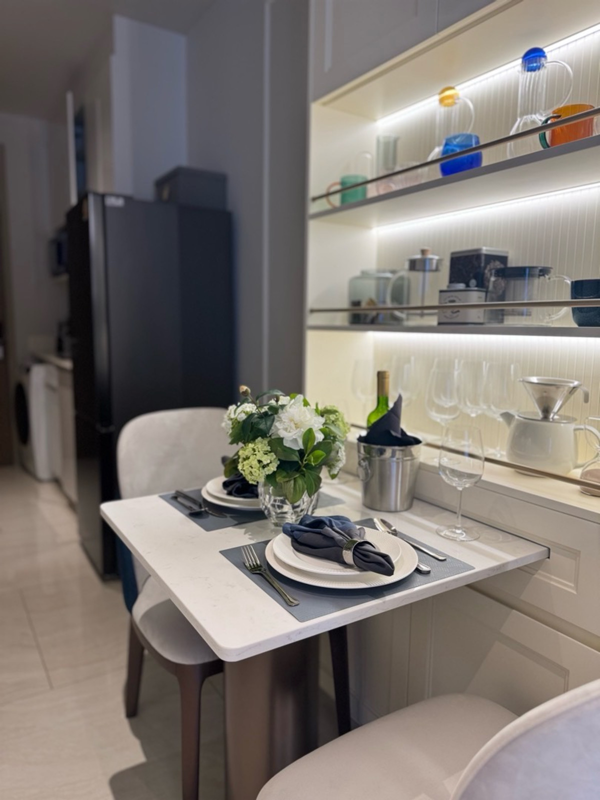 ขายคอนโดสีลม ศาลาแดง บางรัก : ขายห้อง ชั้นสูง พร้อมเฟอร์ ตามรูป Ashton Silom ราคา 11.17 ล้านบาท ติดต่อ 0869017364