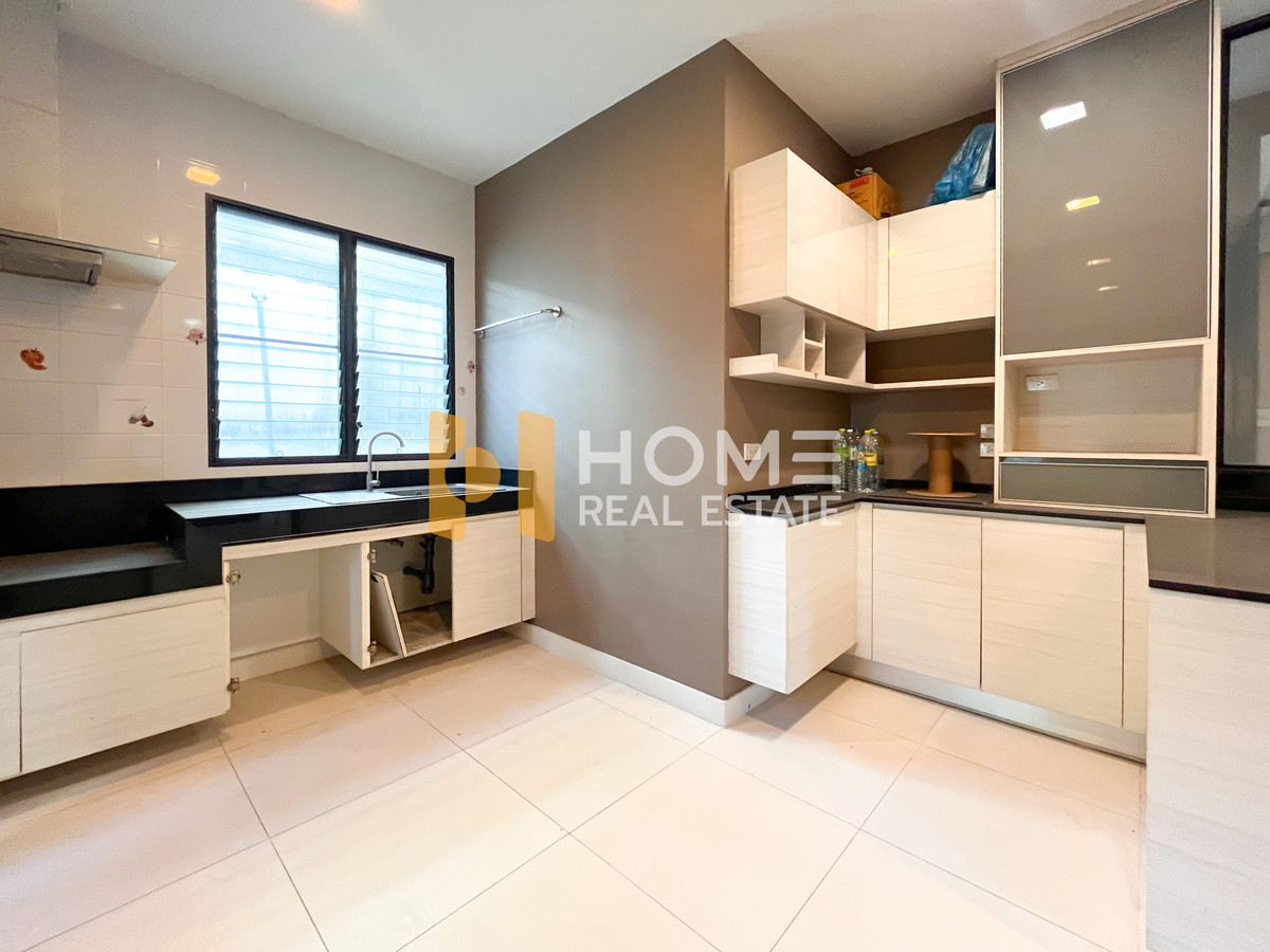 ขายบ้านลาดกระบัง สุวรรณภูมิ : มัณฑนา อ่อนนุช - วงแหวน 4 / 6 ห้องนอน (ขาย), Manthana Onnut - Wongwan 4 / 6 Bedrooms (FOR SALE) POON136