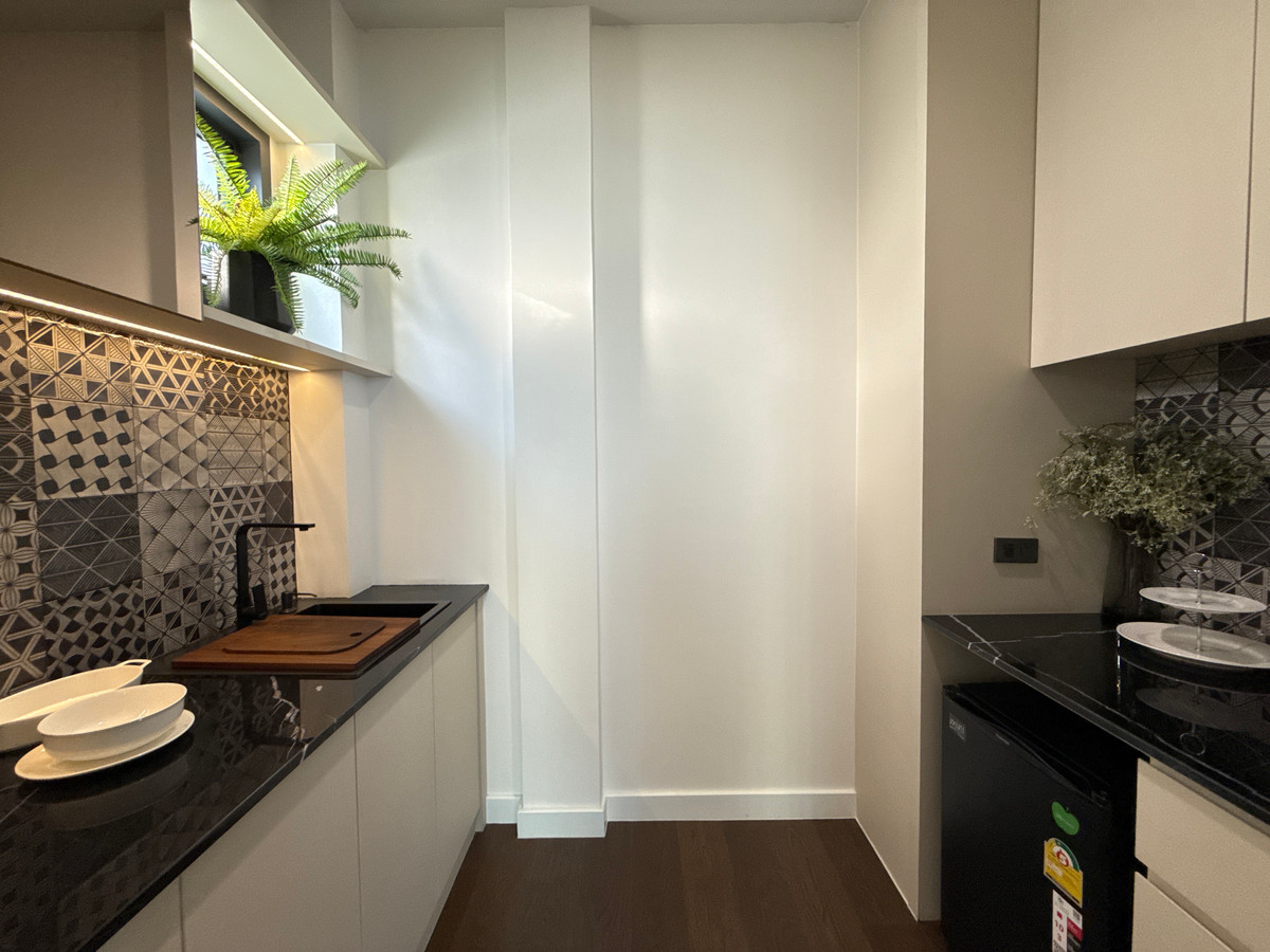 For SaleHouseLadkrabang, Suwannaphum Airport : THE ONE Signature Bangna–Rama 9 Trenda – Luxury 3-Storey Detached Pool Villa in Bangna–Rama 9 Please call: 082-894-4624