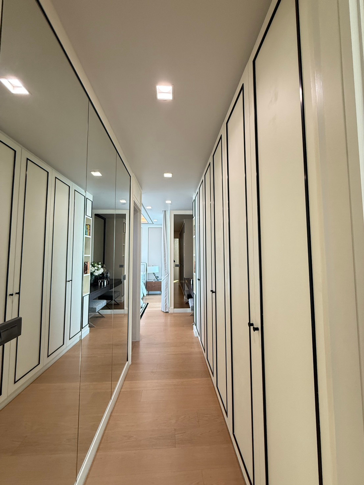 For SaleHouseLadkrabang, Suwannaphum Airport : THE ONE Signature Bangna–Rama 9 Venti – Spacious 3-Storey Detached House in Bangna–Rama 9 Please call: 082-894-4624