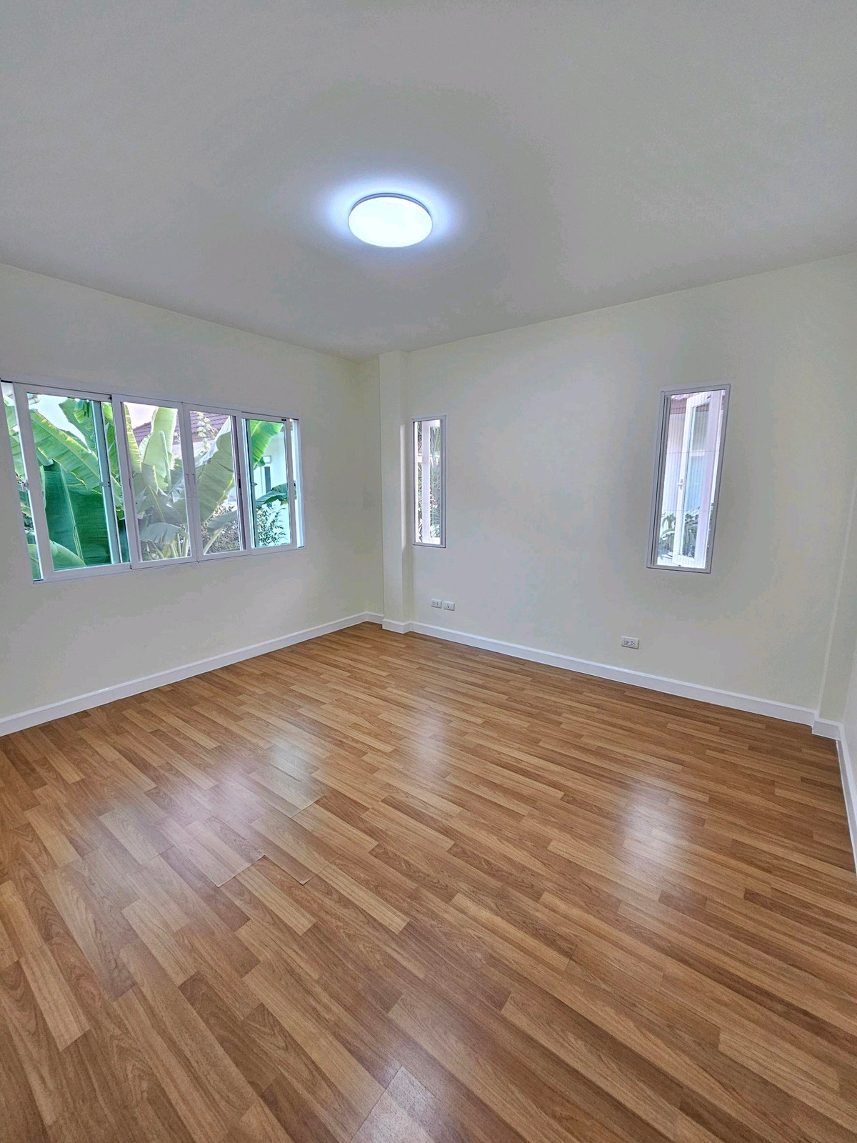 ขายบ้านนวมินทร์ รามอินทรา : ขายด่วน 🎉 บ้านเดี่ยว เดอะ เซนโทร รามอินทรา 54.2 ตร.วา 3 นอน 3 น้ำ รีโนเวทใหม่ พร้อมอยู่ ใกล้แฟชั่นไอส์แลนด์ ☎️ 094-429-7915 (เปิ้ล) 