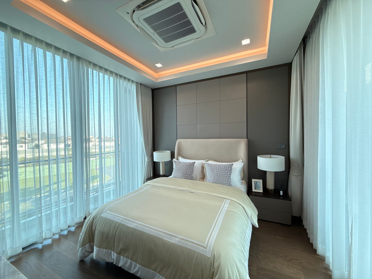 For SaleHouseLadkrabang, Suwannaphum Airport : THE ONE Signature Bangna–Rama 9 Trenda – Luxury 3-Storey Detached Pool Villa in Bangna–Rama 9 Please call: 082-894-4624