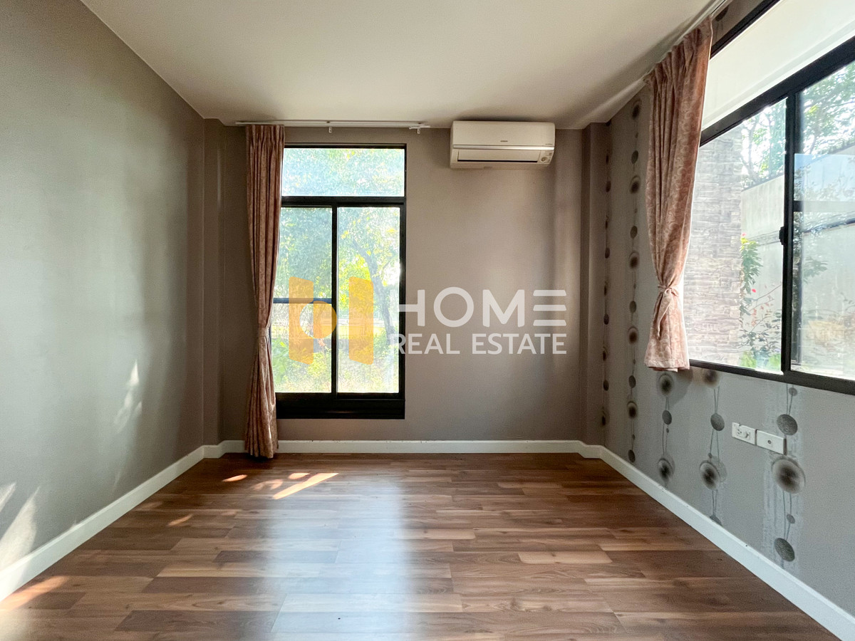 ขายบ้านลาดกระบัง สุวรรณภูมิ : มัณฑนา อ่อนนุช - วงแหวน 4 / 6 ห้องนอน (ขาย), Manthana Onnut - Wongwan 4 / 6 Bedrooms (FOR SALE) POON136