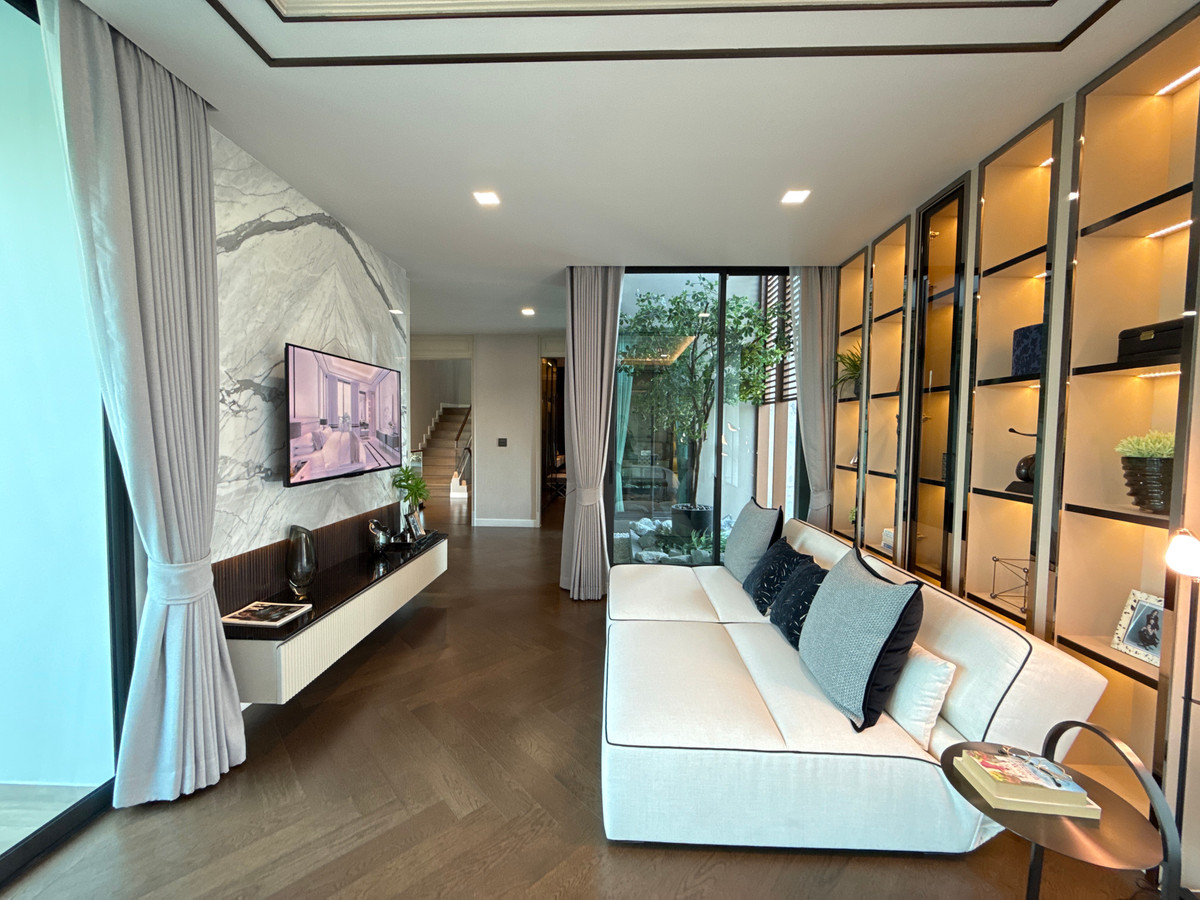 For SaleHouseLadkrabang, Suwannaphum Airport : THE ONE Signature Bangna–Rama 9 Trenda – Luxury 3-Storey Detached Pool Villa in Bangna–Rama 9 Please call: 082-894-4624