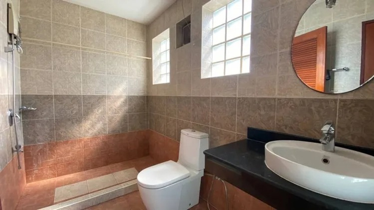 For RentHousePattanakan, Srinakarin : For rent/sale 54 sq m, 4 bedrooms, 3 bathrooms, 6 parking spaces, 2-story detached house, Kheha Nakhon 3, Phatthanakan 50.