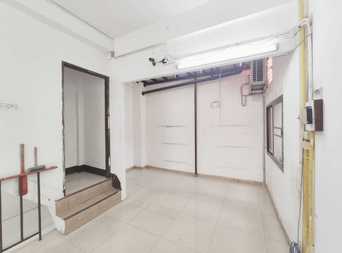 For SaleShop HouseBang kae, Phetkasem : Building for sale, commercial building, 3 and a half floors, Soi Phetkasem 48, Intersection 45, area 16 sq m, to fill the area of ​​Bangkok, Phasi Charoen.