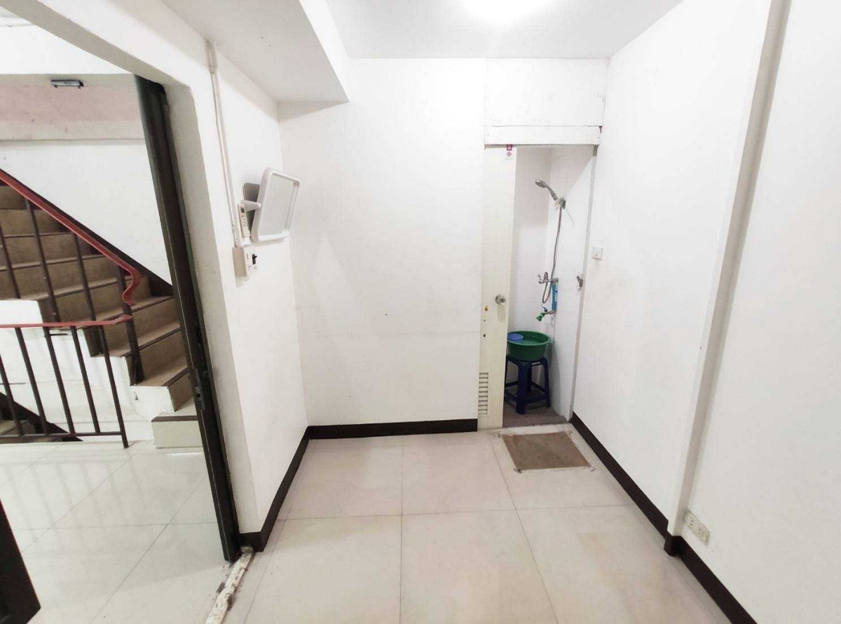 For SaleShop HouseBang kae, Phetkasem : Building for sale, commercial building, 3 and a half floors, Soi Phetkasem 48, Intersection 45, area 16 sq m, to fill the area of ​​Bangkok, Phasi Charoen.