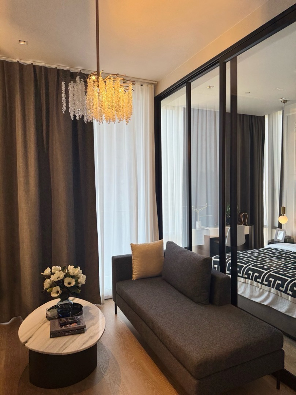 ขายคอนโดสีลม ศาลาแดง บางรัก : ขายห้อง ชั้นสูง พร้อมเฟอร์ ตามรูป Ashton Silom ราคา 11.17 ล้านบาท ติดต่อ 0869017364