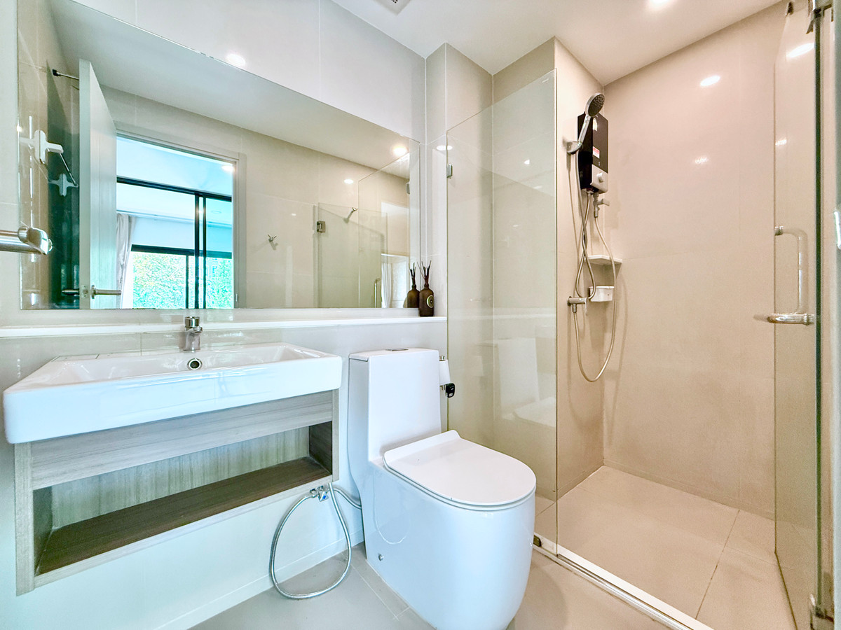 For SaleCondoRama9, Petchburi, RCA : Urgent sale📌 Good position, room in very new condition, pool view, shady, 1 bed Plus, price only 3,500,000 baht, call 0922462653 Donut