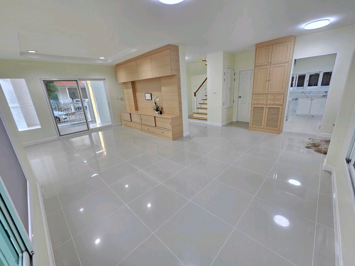 ขายบ้านนวมินทร์ รามอินทรา : ขายด่วน 🎉 บ้านเดี่ยว เดอะ เซนโทร รามอินทรา 54.2 ตร.วา 3 นอน 3 น้ำ รีโนเวทใหม่ พร้อมอยู่ ใกล้แฟชั่นไอส์แลนด์ ☎️ 094-429-7915 (เปิ้ล) 