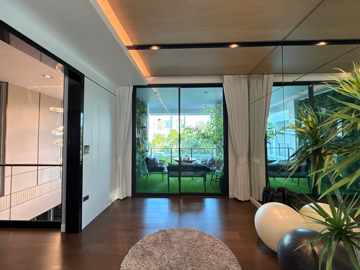 For SaleHouseLadkrabang, Suwannaphum Airport : THE ONE Signature Bangna–Rama 9 Trenda – Luxury 3-Storey Detached Pool Villa in Bangna–Rama 9 Please call: 082-894-4624