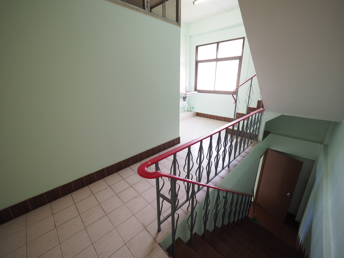 For RentTownhomeRama3 (Riverside),Satupadit : 4 Storey shophouse newly renovated in Rama 3 Road
