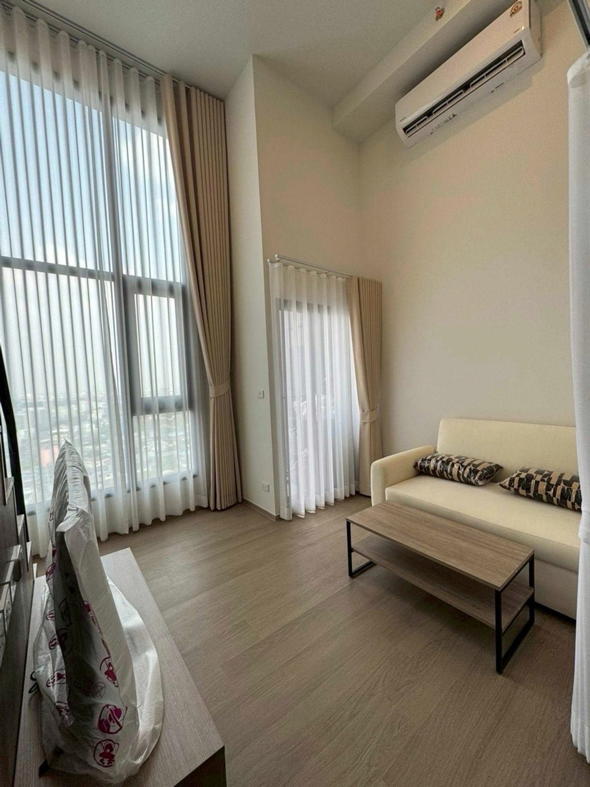 For RentCondoPinklao, Charansanitwong : @condocurator 📍For rent Origin Play Bangkhunnon Triple Station, has washing machine, ready to move in [PM4547]