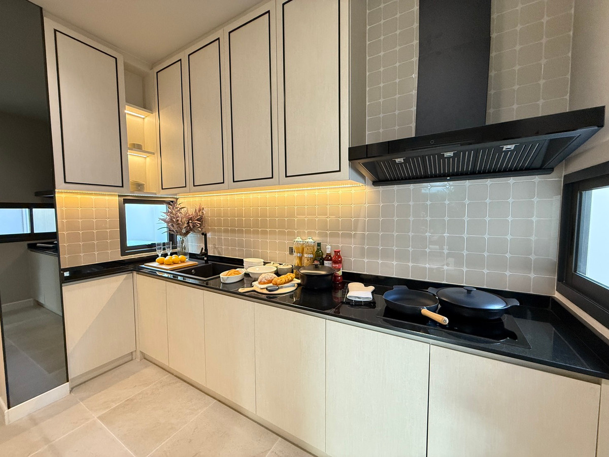 For SaleHouseLadkrabang, Suwannaphum Airport : THE ONE Signature Bangna–Rama 9 Venti – Spacious 3-Storey Detached House in Bangna–Rama 9 Please call: 082-894-4624