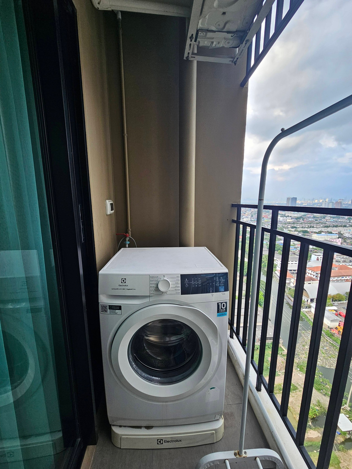 For RentCondoSamut Prakan,Samrong : For Rent 🔥 Kensington Sukhumvit - Theparak 🔥 Fully furnished with appliances. Near MRT Thipawan.