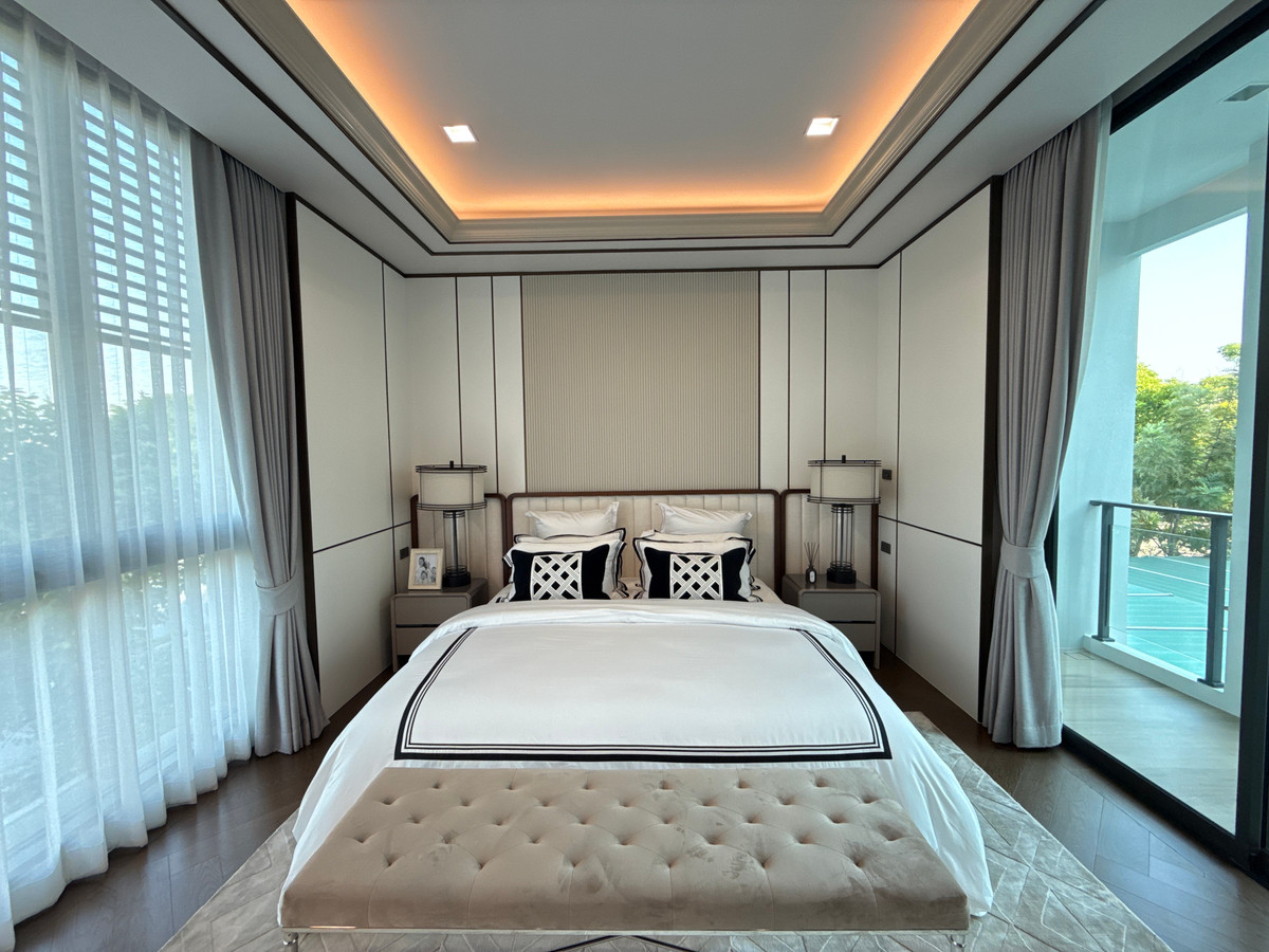 For SaleHouseLadkrabang, Suwannaphum Airport : THE ONE Signature Bangna–Rama 9 Trenda – Luxury 3-Storey Detached Pool Villa in Bangna–Rama 9 Please call: 082-894-4624