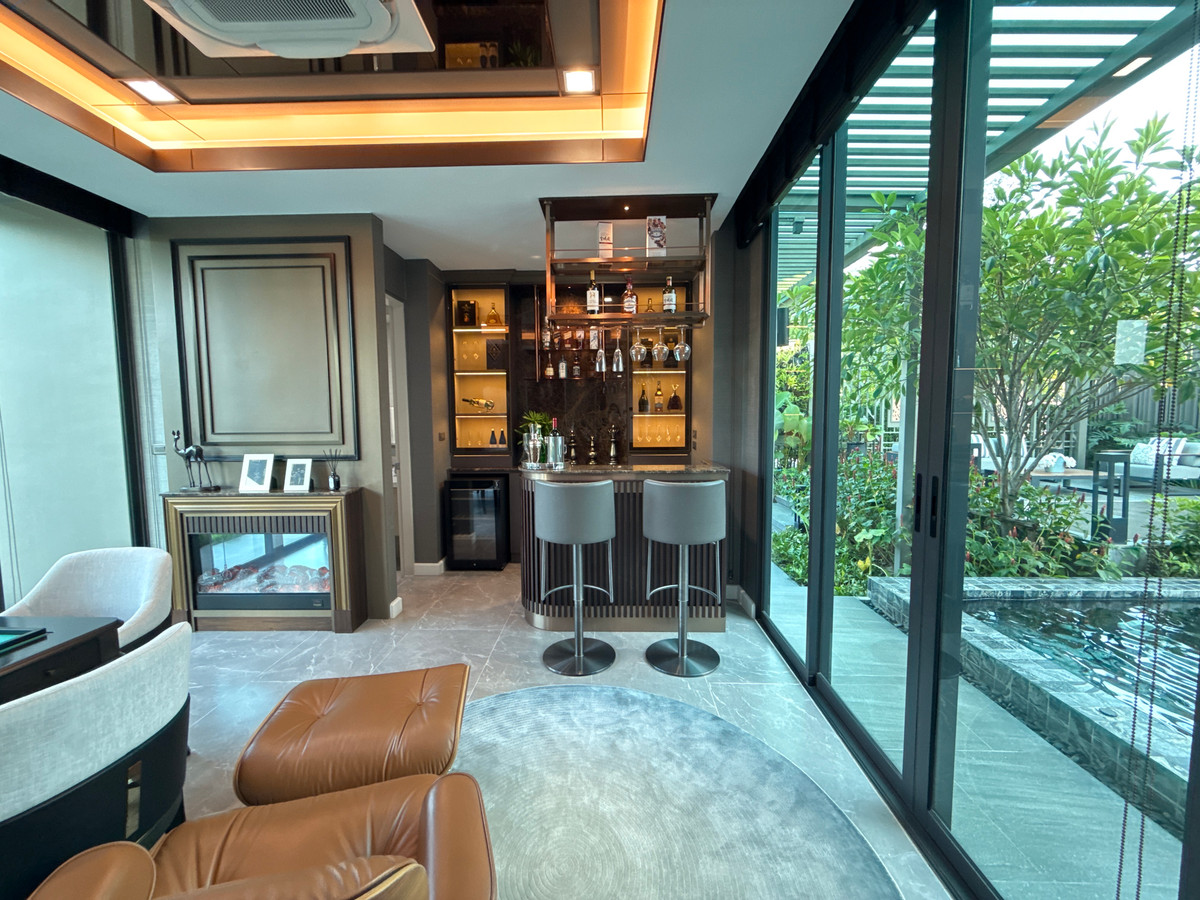 For SaleHouseLadkrabang, Suwannaphum Airport : THE ONE Signature Bangna–Rama 9 Trenda – Luxury 3-Storey Detached Pool Villa in Bangna–Rama 9 Please call: 082-894-4624