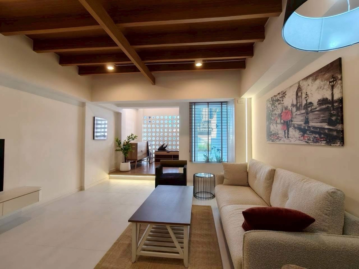 ให้เช่าทาวน์โฮมอ่อนนุช อุดมสุข : ให้เช่า townhouse khlongton nivet ทาวเฮ้าส์ หมู่บ้านคลองตันนิเวศน์ 
🛏️ 2 ห้องนอน 🛁 2 ห้องน้ำ ขนาด 24 ตรว. พื้นที่ใช้สอย 170 ตรม. ✨ ราคา 55,000 บาท 