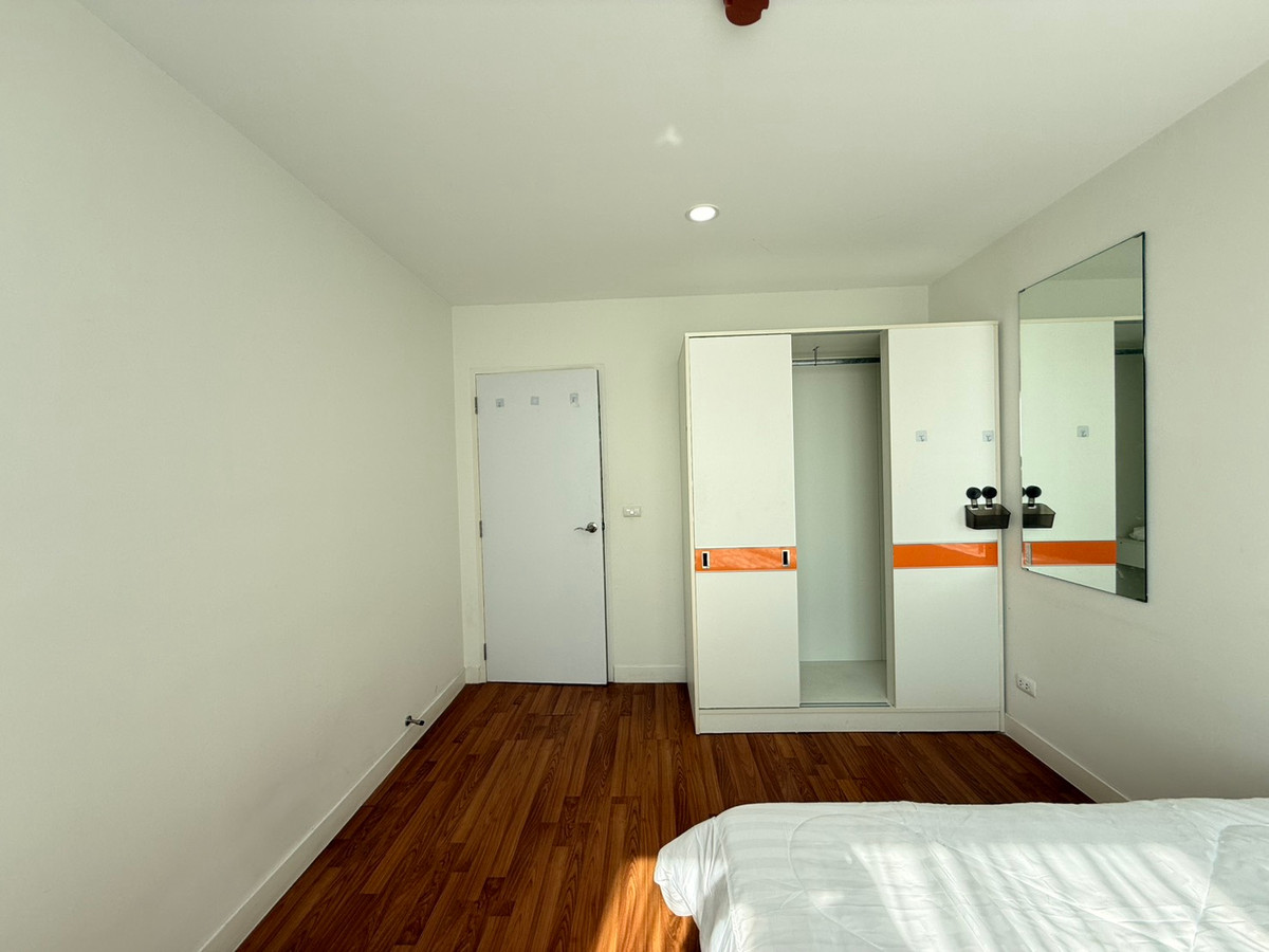 For RentCondoBangna, Bearing, Lasalle : For Rent: Vogue Place Sukhumvit 107 (BTS Bearing)  Big Room