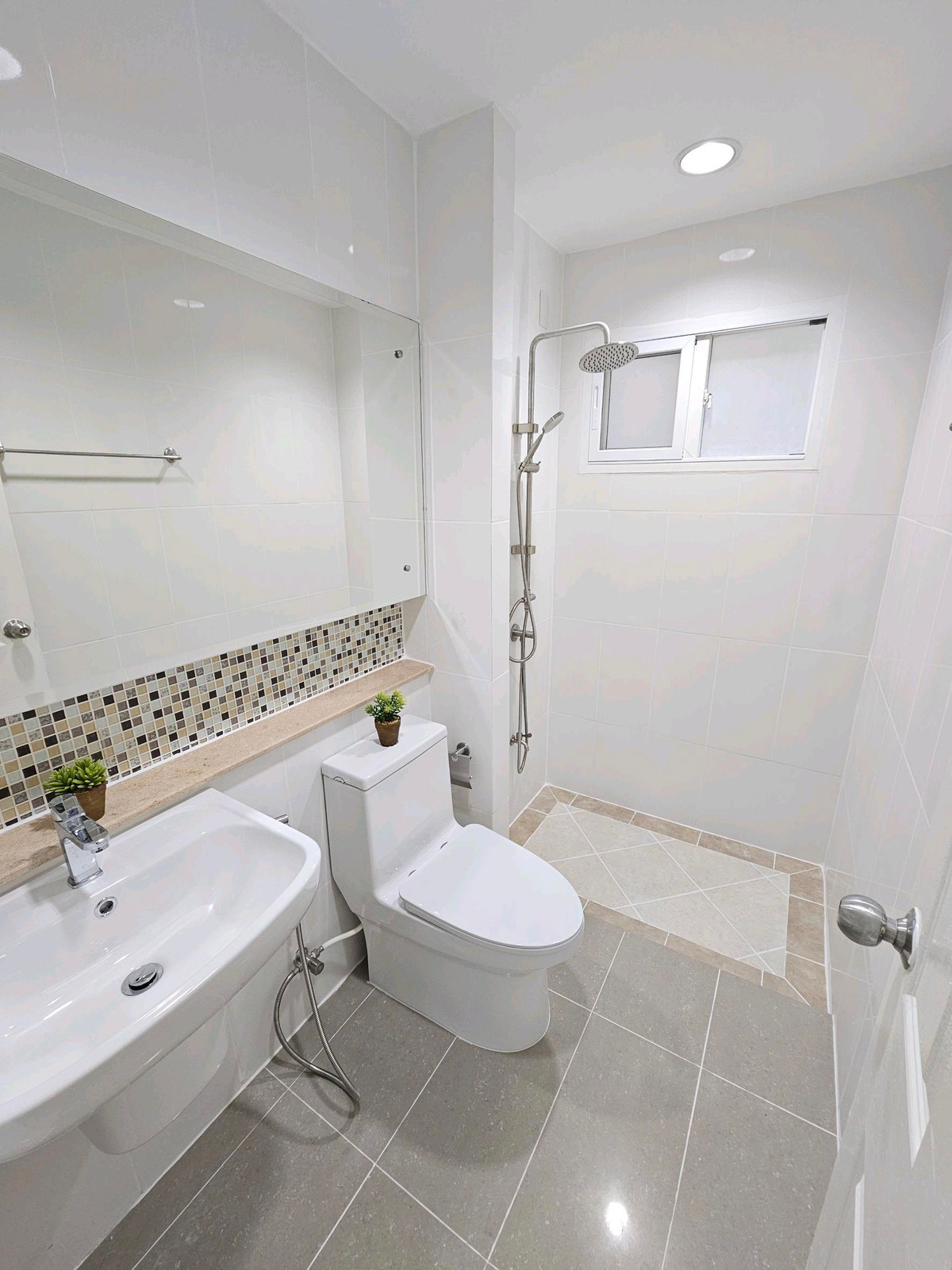 ขายบ้านนวมินทร์ รามอินทรา : ขายด่วน 🎉 บ้านเดี่ยว เดอะ เซนโทร รามอินทรา 54.2 ตร.วา 3 นอน 3 น้ำ รีโนเวทใหม่ พร้อมอยู่ ใกล้แฟชั่นไอส์แลนด์ ☎️ 094-429-7915 (เปิ้ล) 