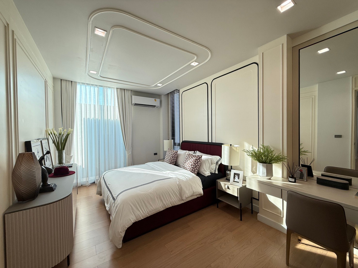 For SaleHouseLadkrabang, Suwannaphum Airport : THE ONE Signature Bangna–Rama 9 Venti – Spacious 3-Storey Detached House in Bangna–Rama 9 Please call: 082-894-4624