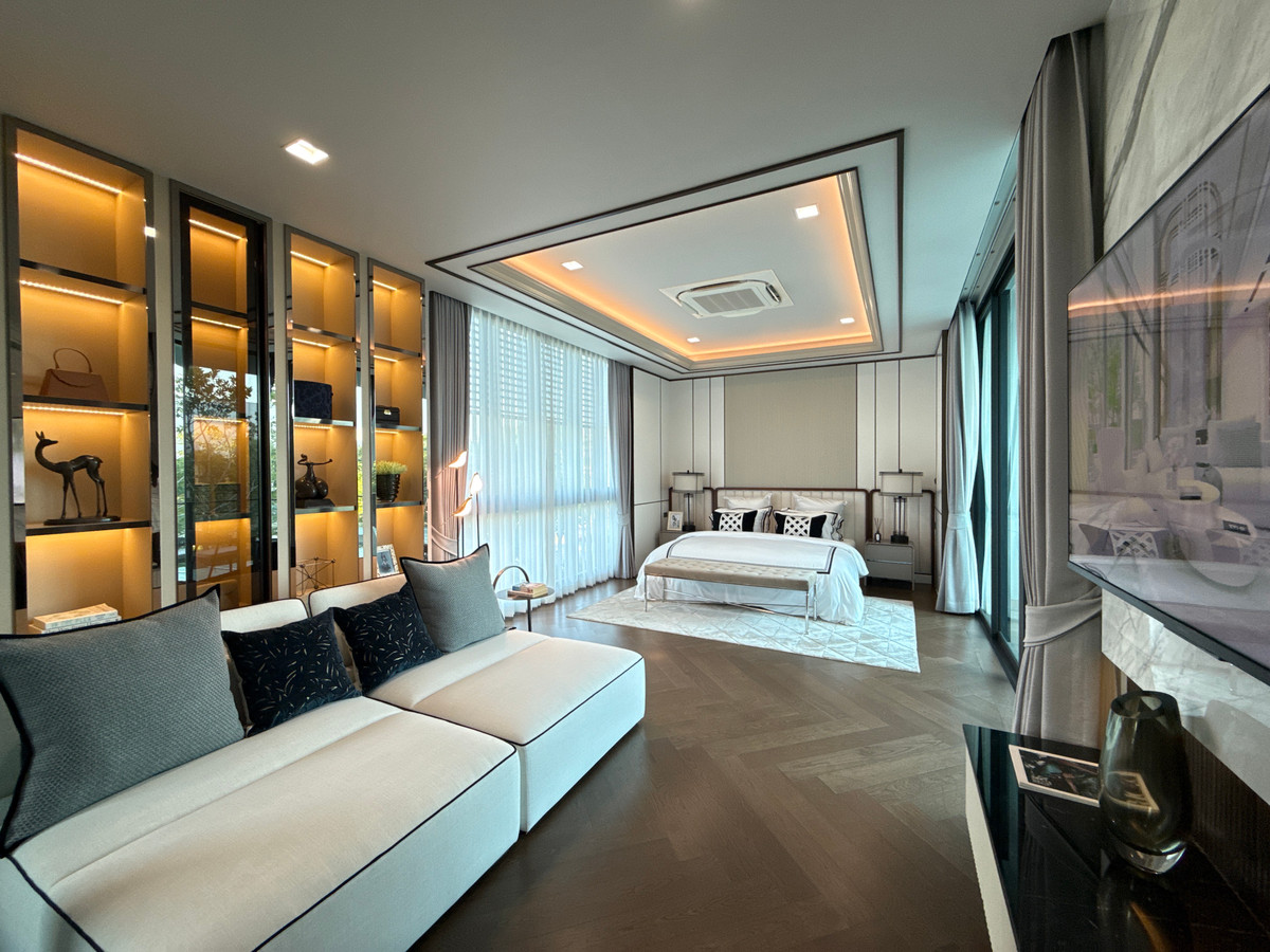 For SaleHouseLadkrabang, Suwannaphum Airport : THE ONE Signature Bangna–Rama 9 Trenda – Luxury 3-Storey Detached Pool Villa in Bangna–Rama 9 Please call: 082-894-4624