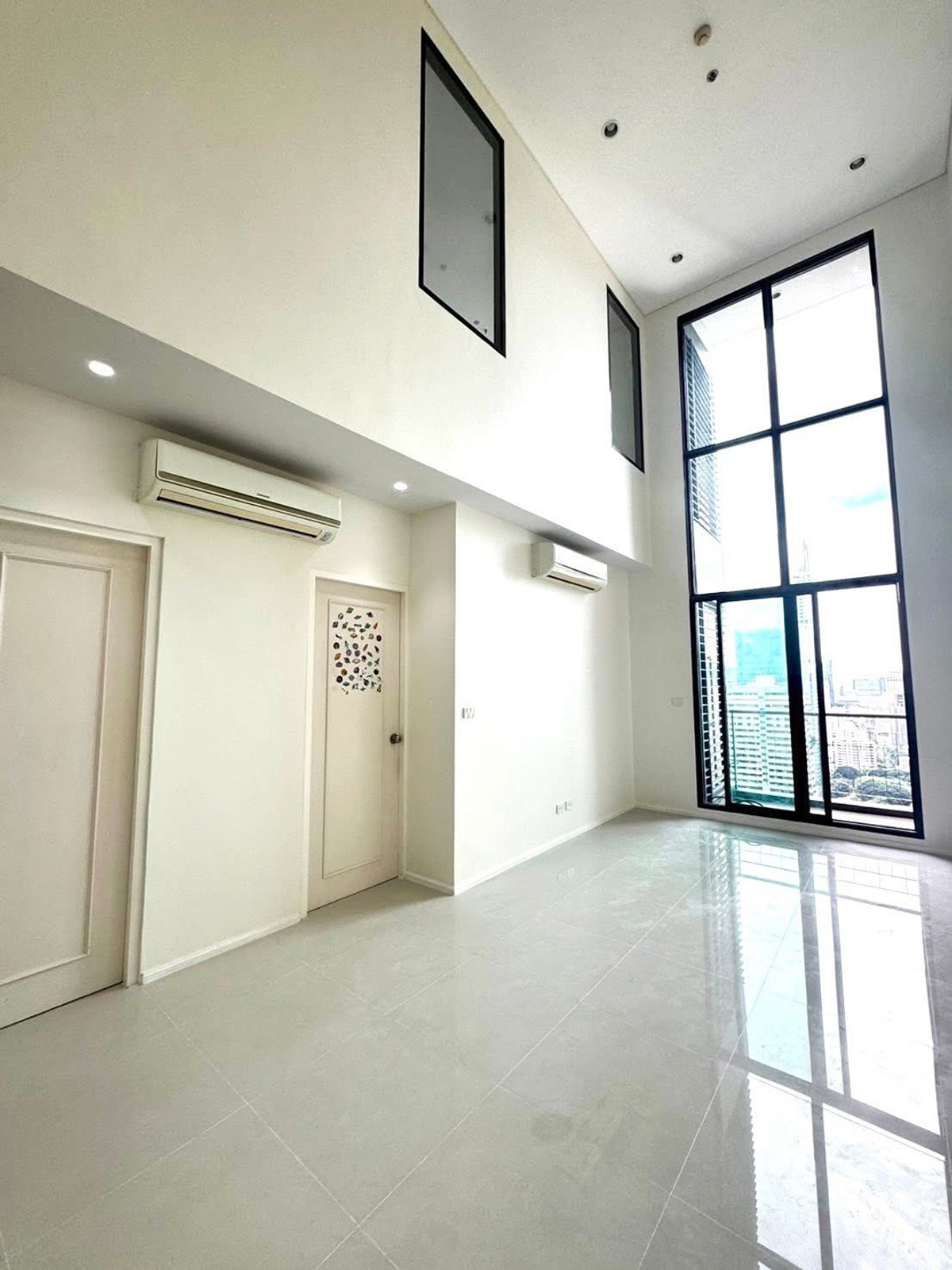 ขายคอนโดพระราม 9 เพชรบุรีตัดใหม่ RCA : ขาย วิลล่า อโศก ห้องกว้าง ใกล้ MRT เพชรบุรี